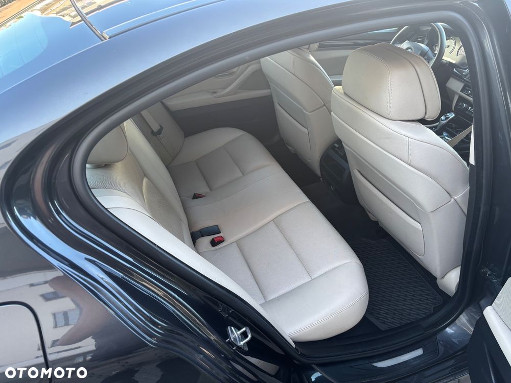 BMW Seria 5 535i xDrive - 7