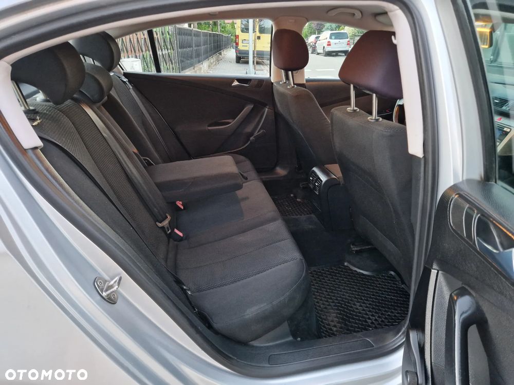 Volkswagen Passat 2.0 TDI Comfortline - 16