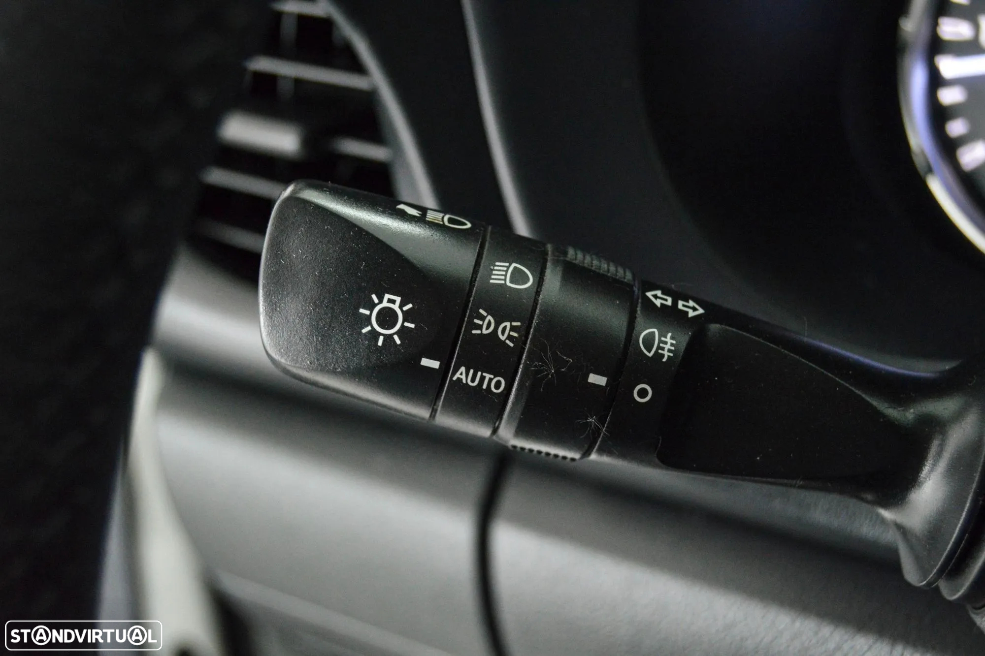 Toyota Hilux 2.4 D-4D 4X2 Cabine Simples 2L - 30