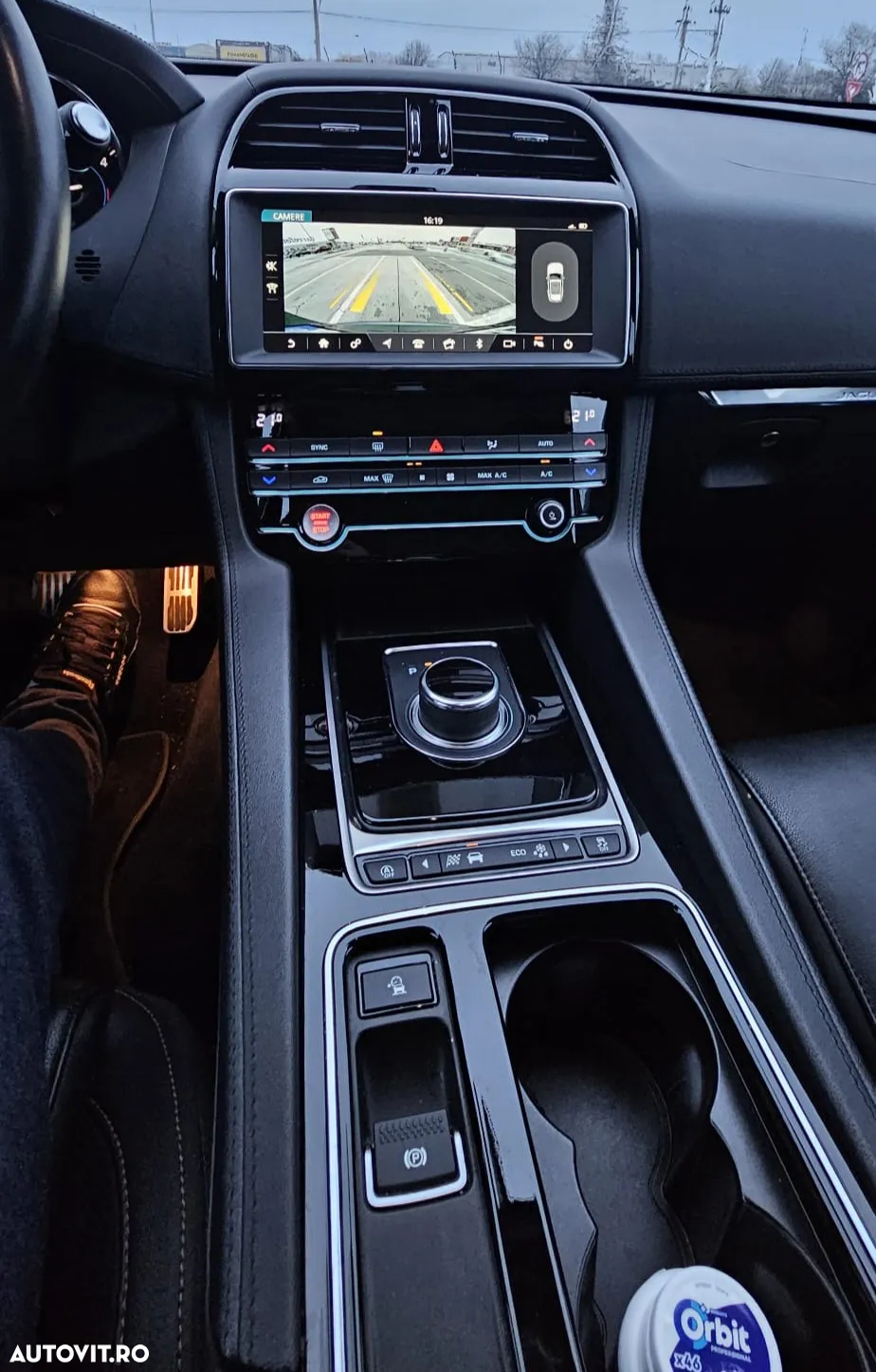 Jaguar F-Pace 20d AWD Aut. Prestige - 18