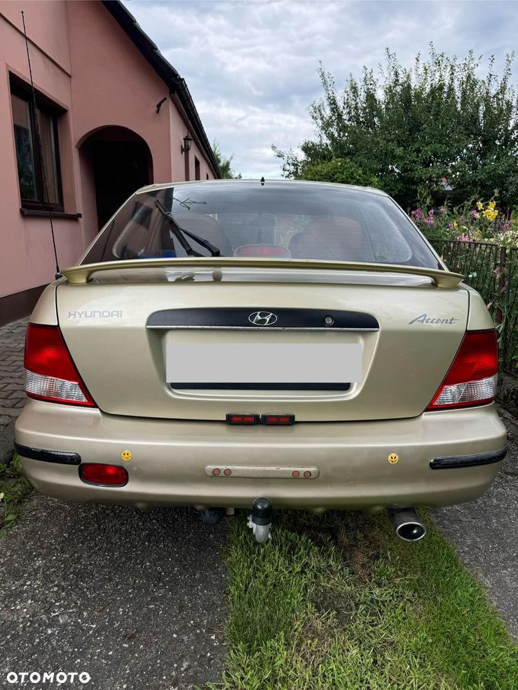 Hyundai Accent 1.5 Comfort - 4