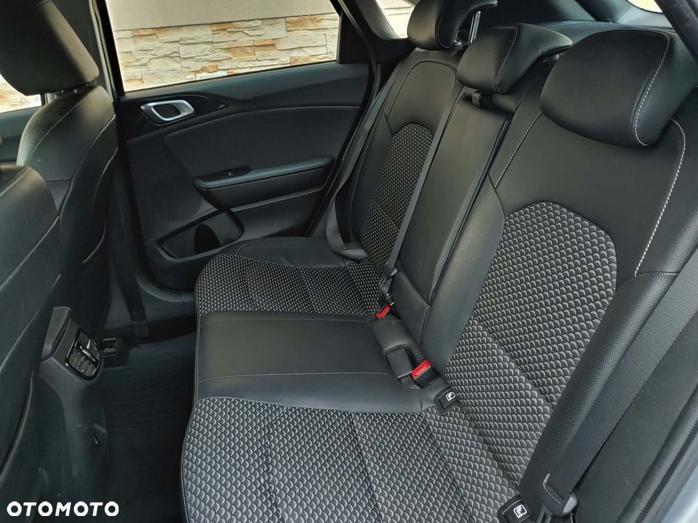Kia Ceed - 12