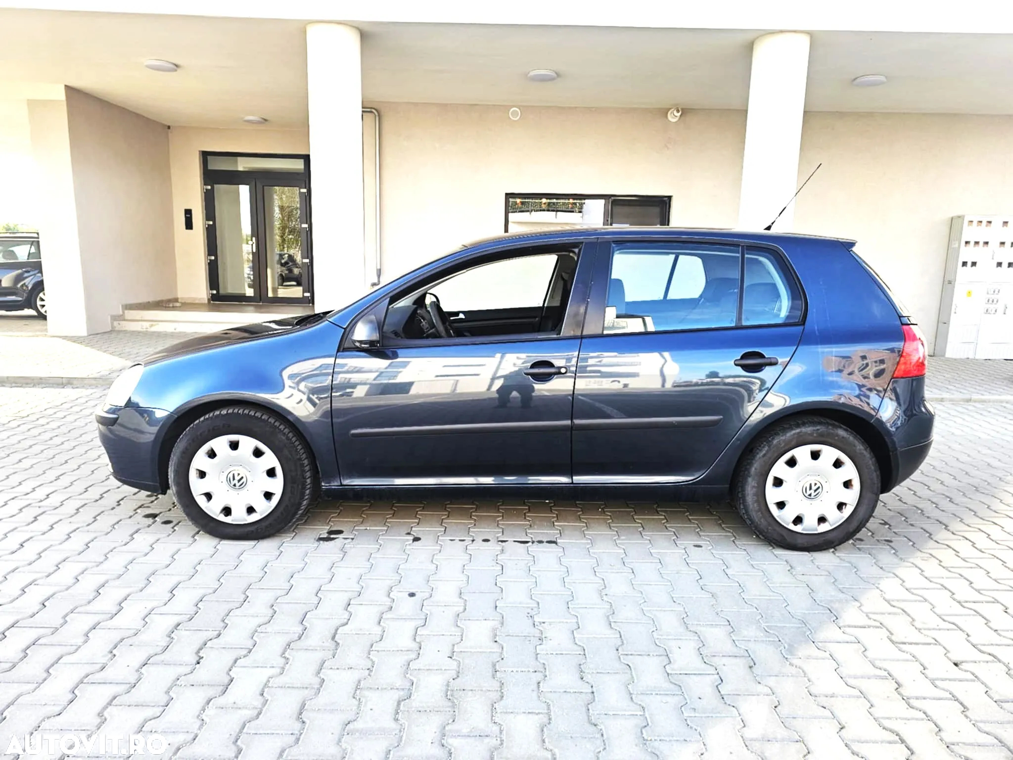 Volkswagen Golf 1.9 TDI DPF Comfortline - 4