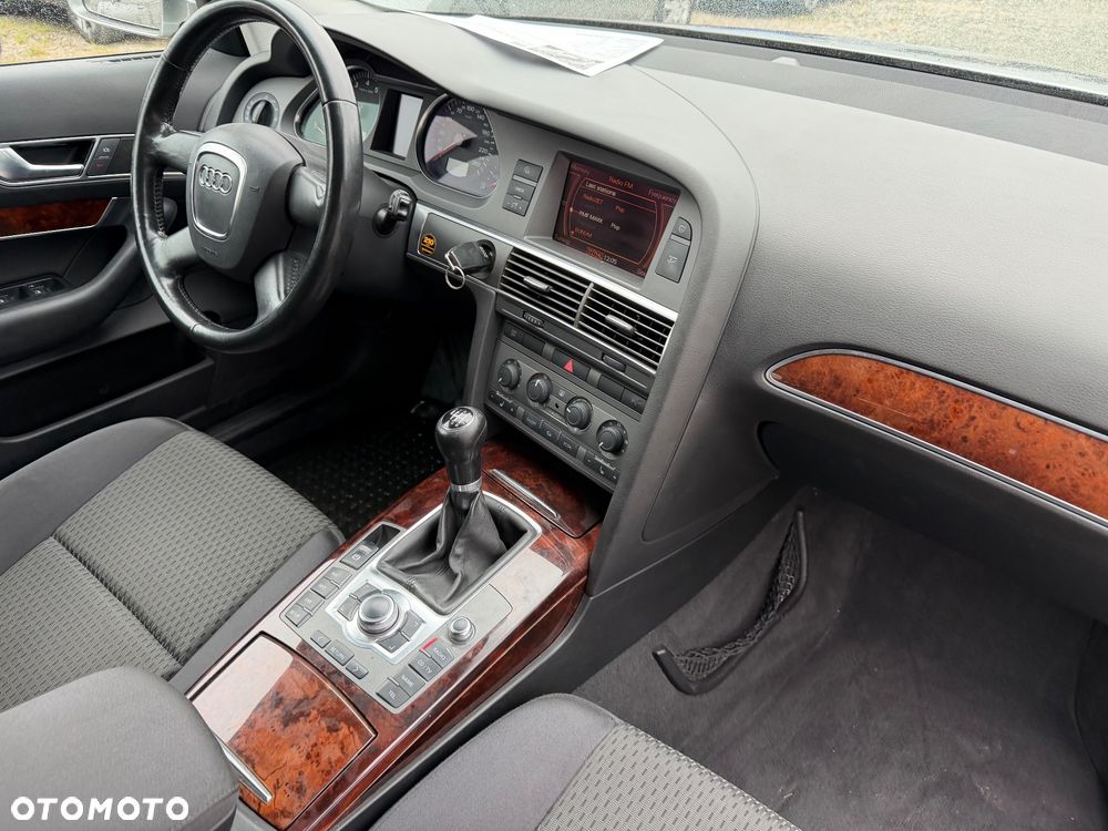 Audi A6 Avant 2.4 - 35