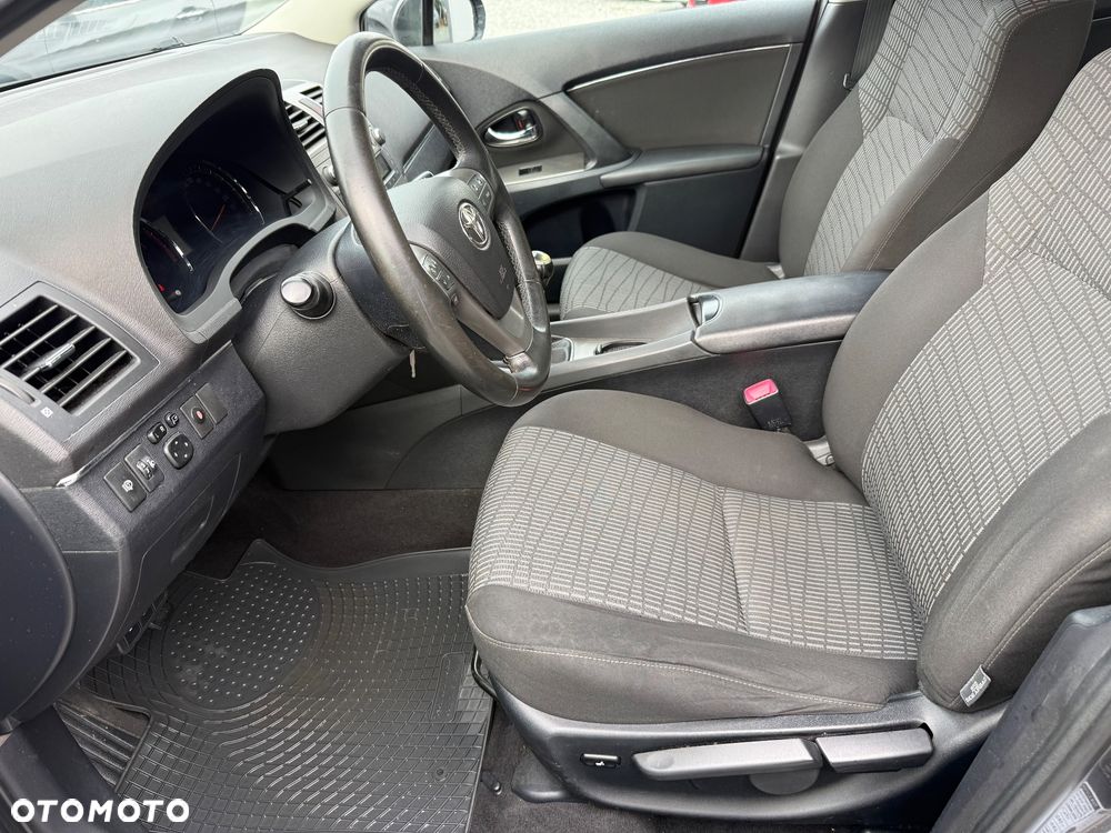 Toyota Avensis - 18