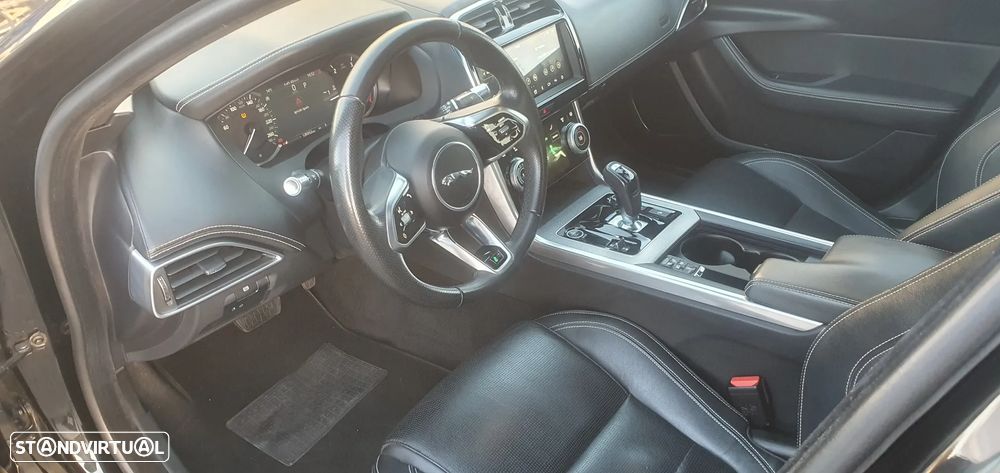 Jaguar XE 2.0 D R-Dynamic S AWD - 9