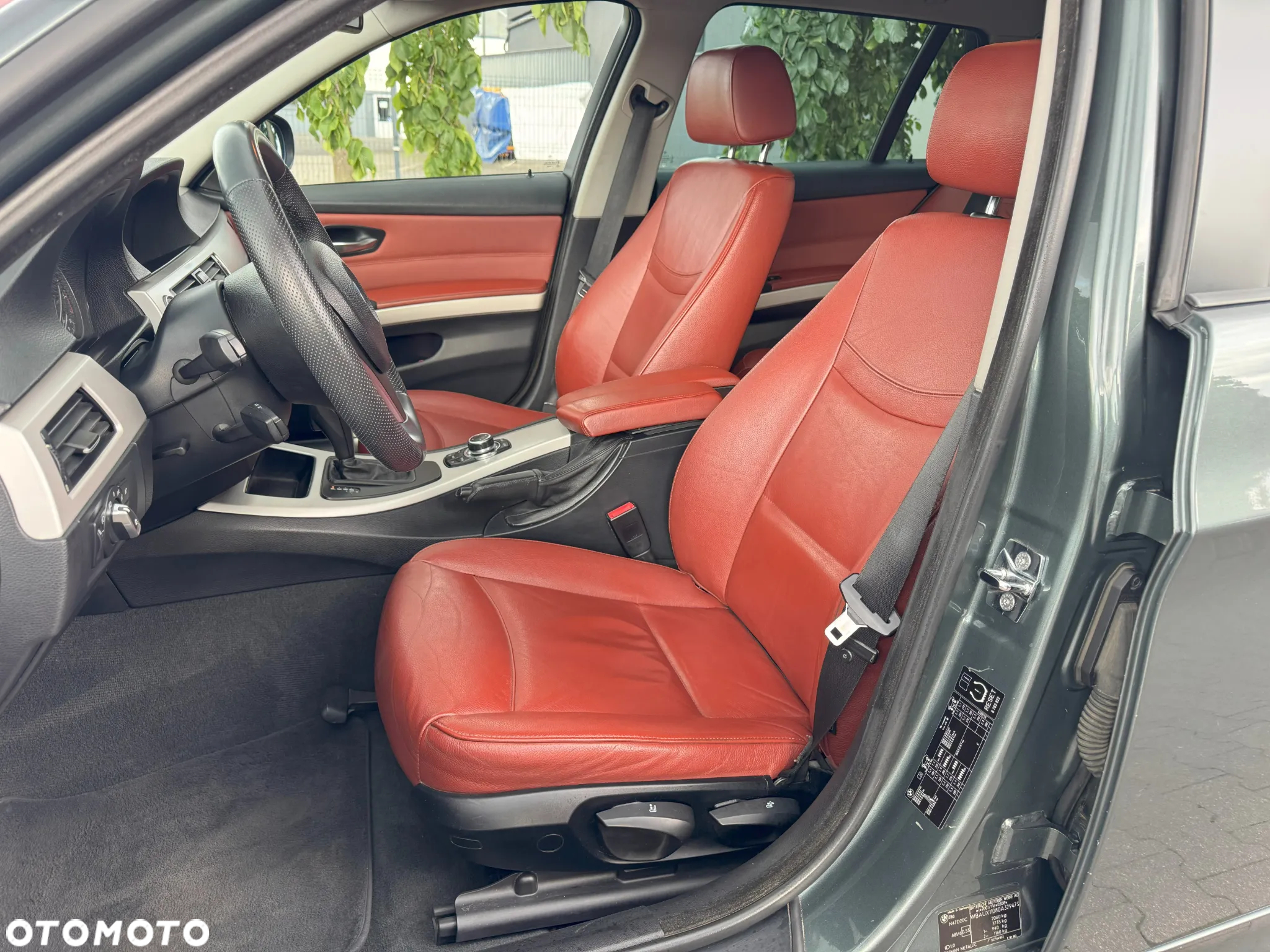 BMW Seria 3 318d DPF Touring - 13