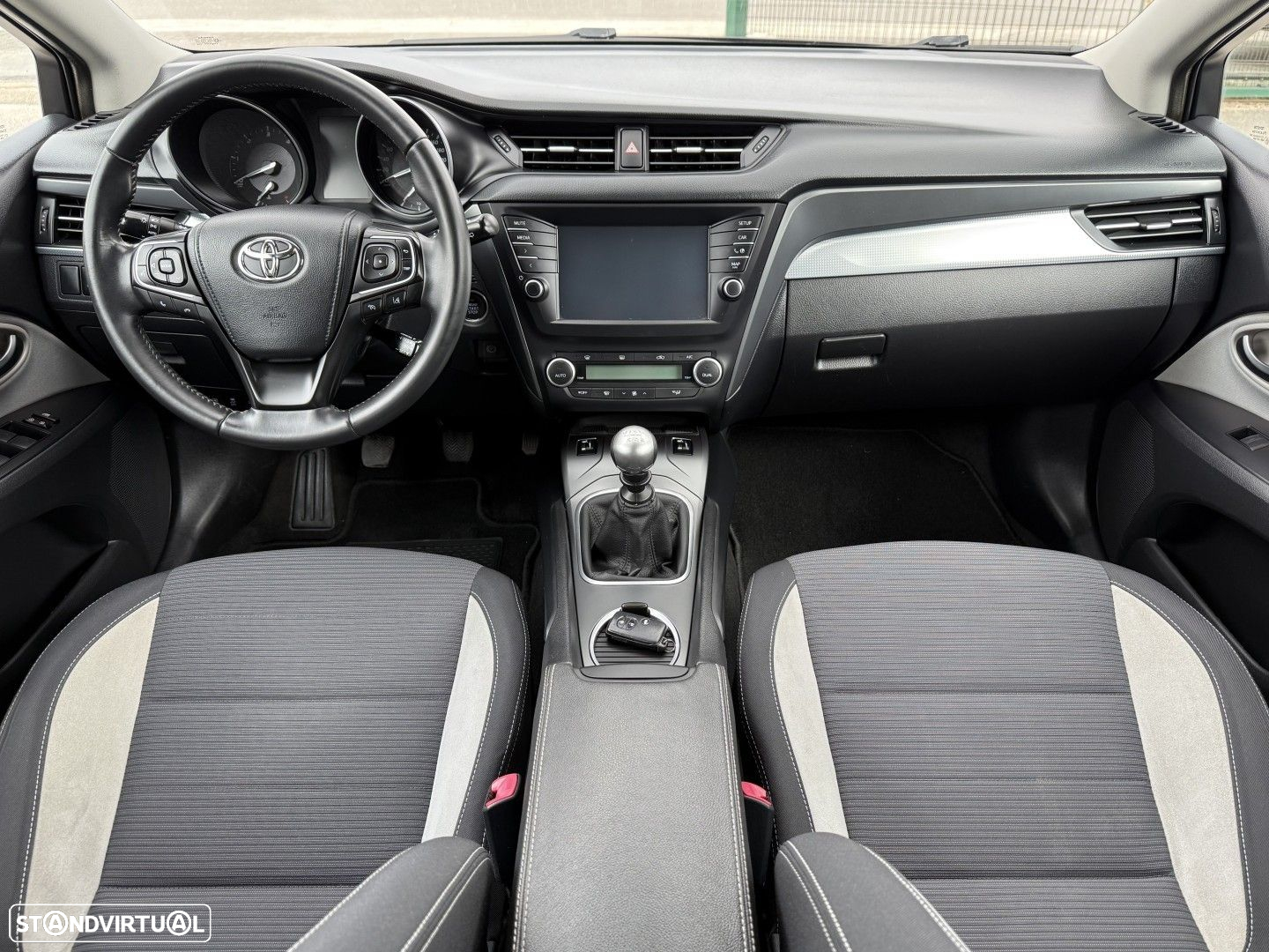 Toyota Avensis Touring Sports 2.0 D-4D Luxury+GPS - 9