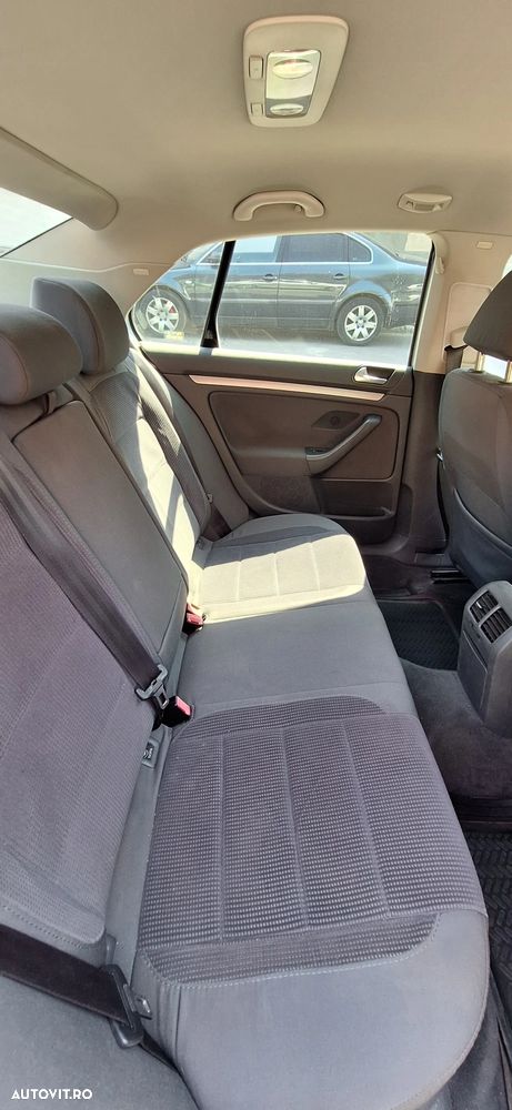 Volkswagen Jetta 1.9 TDI Comfortline - 10