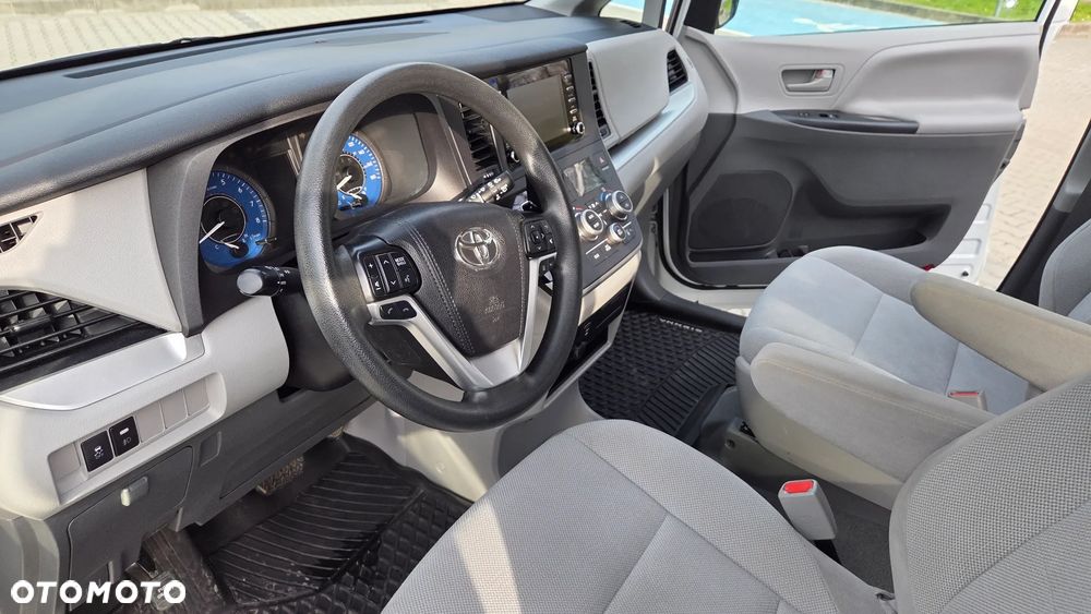 Toyota Sienna - 5