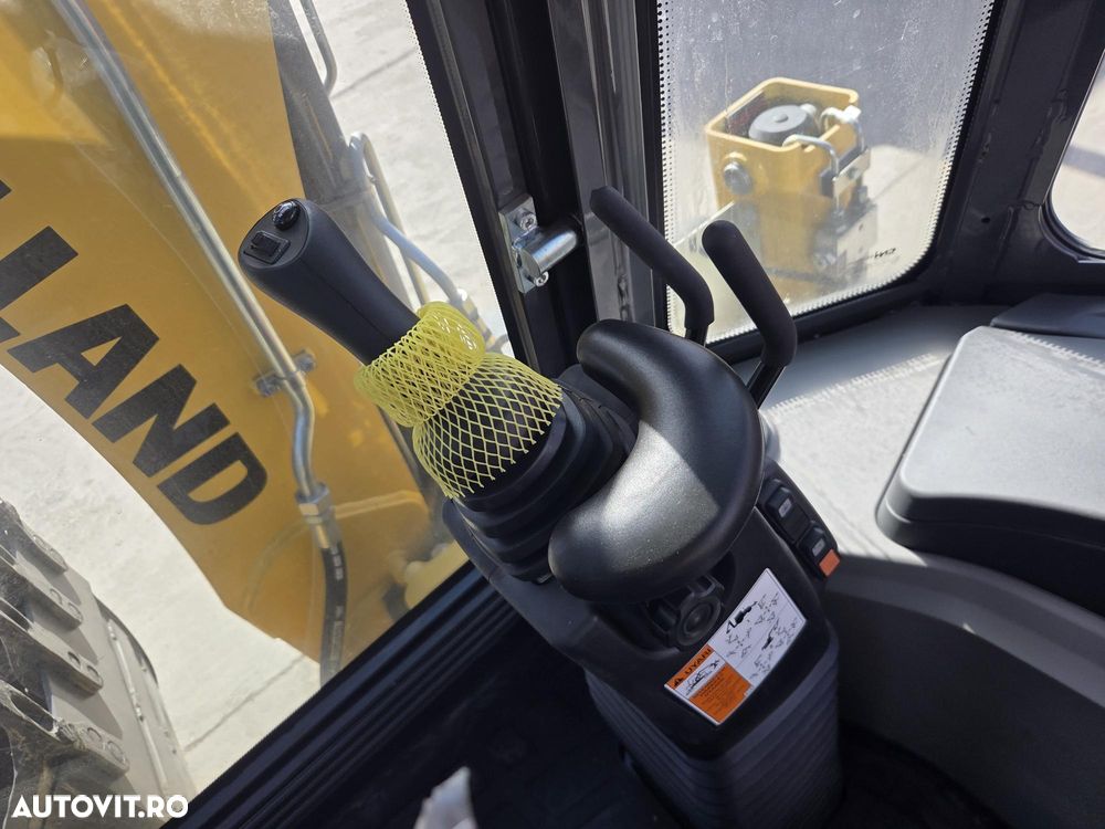 New Holland B110D NOU -nefolosit, FULL OPTION, Masa operatinoala 9,5 tone, motor 120CP euro6 cu Ad Blue, Certificat CE Atestat RAR, Cupa multifuncitonala 4x1, FURCI paleti, Brat excavare extensibil, anv MICHELIN, Aer cond, cutie POWERSHIFT, PROMOTIE 84900 EUR+T - 28