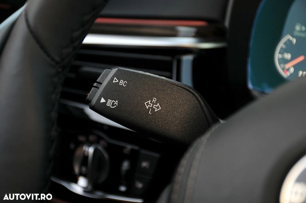 BMW Seria 5 520d AT - 37