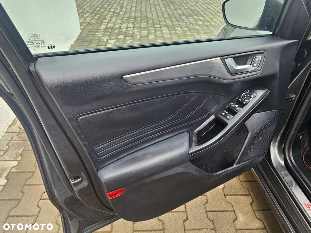 Ford Focus 1.5 TDCi DPF Start-Stopp-System ST-Line - 35