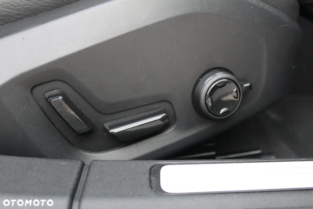 Volvo V60 Cross Country B4 D AWD Geartronic Pro - 27