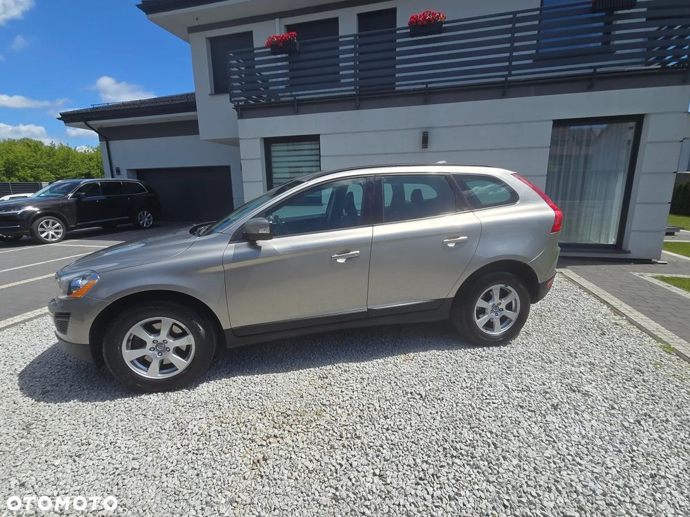 Volvo XC 60 D4 AWD Momentum - 11