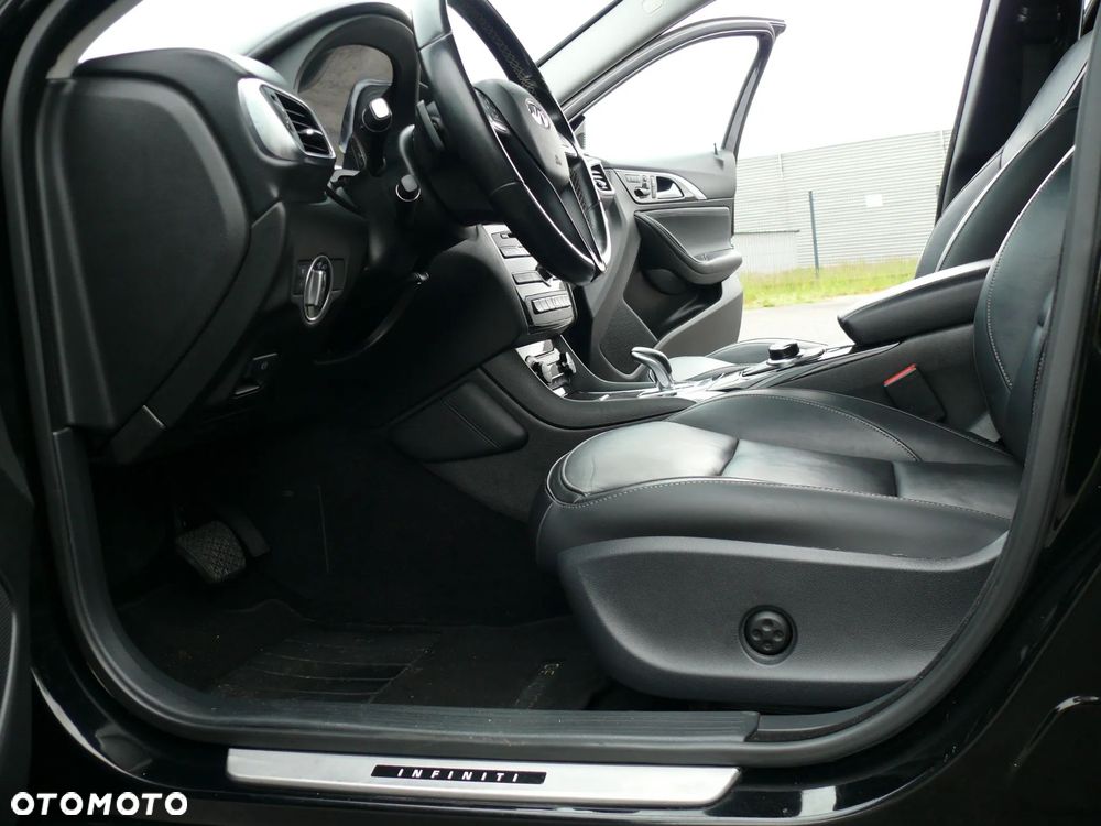 Infiniti QX30 - 11