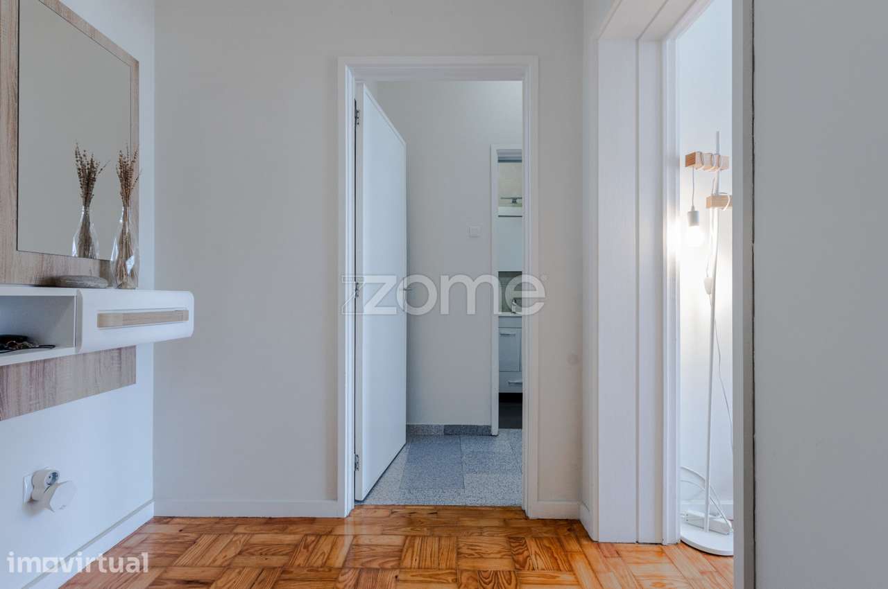 Apartamento T2 com 2 WCs, varanda e closet na Constituição, Porto - Grande imagem: 4/36