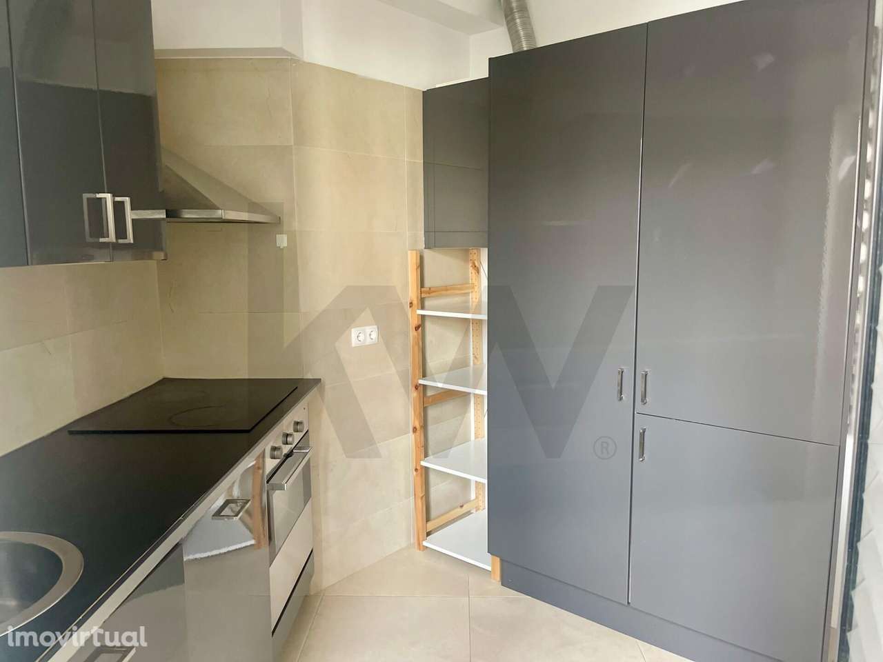 T2 com muita luz nos Capuchos | Equipado e semi-mobilado | Centro de L - Grande imagem: 3/29