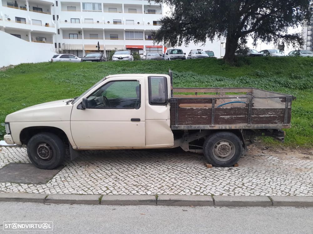 Nissan Pick Up - 2