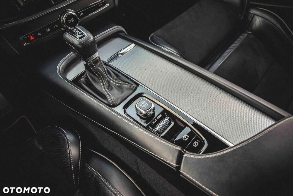 Volvo S90 T6 AWD R-Design - 33