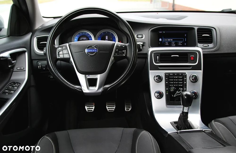 Volvo V60 2.0T R-Design - 27