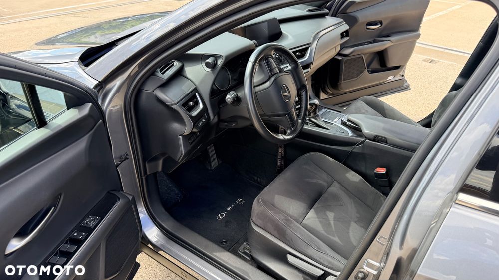 Lexus UX - 14