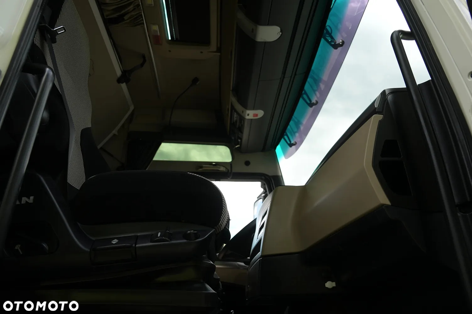 MAN TGX///* 26.470///* 2020///* XXL///* ZESTAW///* TANDEM///* PRZEJAZDOWY///7.70+7.70///* DUŻE ZBIORNIKI///* OŚ PODNOSZONA///* WAGA///* DACH PODNOSZONY///* LEDY///* STAN BARDZO DOBRY - 31