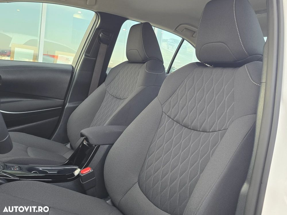 Toyota Corolla 1.8 HSD Business - 18