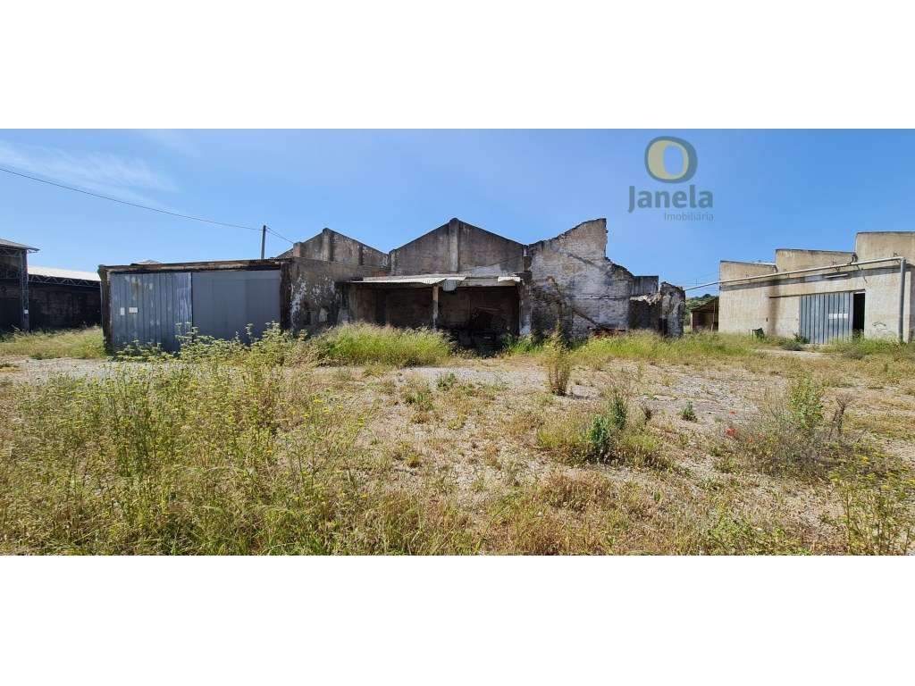 Fábrica com área urbana de 3897,35 m2 e terreno de 7765,69m2, bons ... - Grande imagem: 2/34