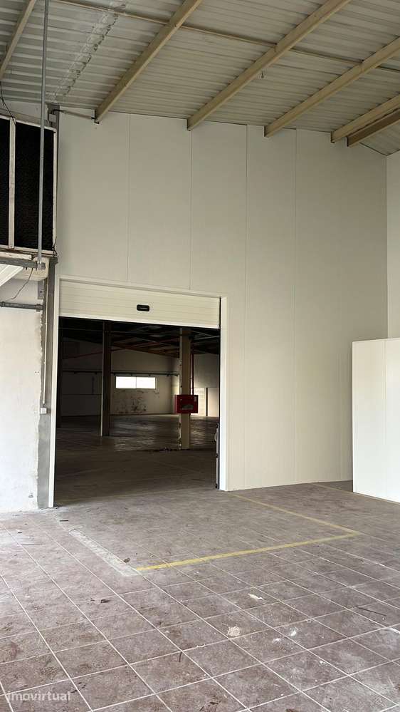 Armazém com Escritórios e Licença Industrial – Vila Nova de Famalicão - Grande imagem: 3/9