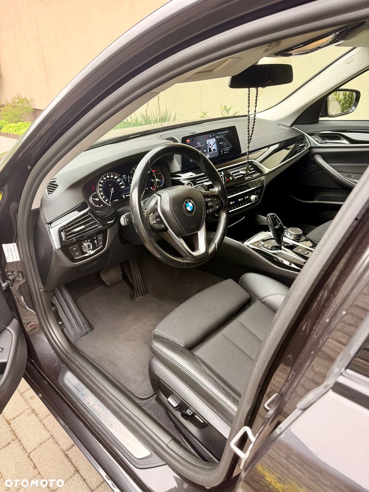 BMW Seria 5 520d Sport Line - 10