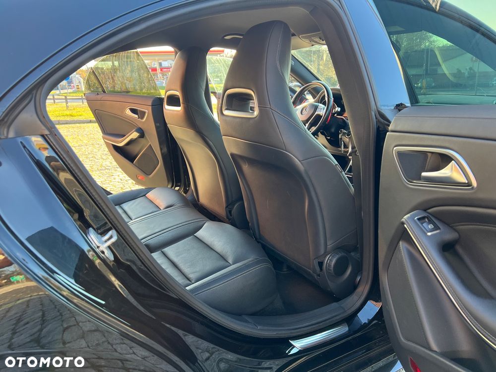 Mercedes-Benz CLA 200 7G-DCT AMG Line - 23