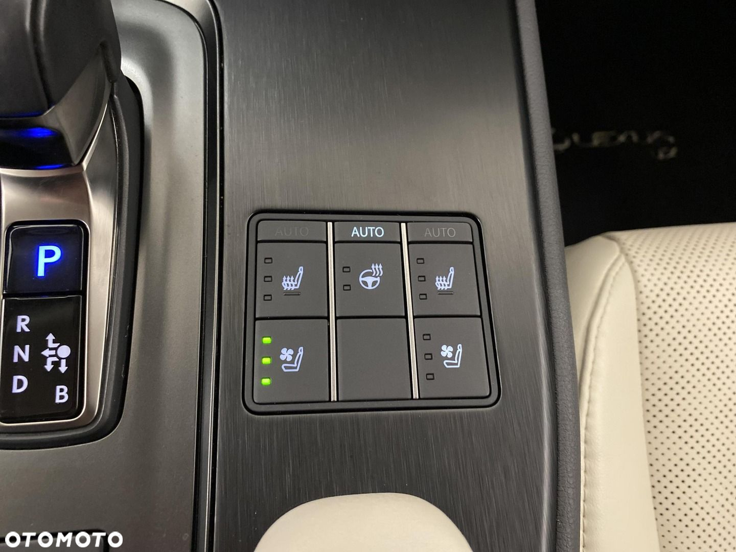Lexus UX - 14