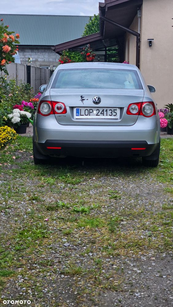 Volkswagen Jetta - 2