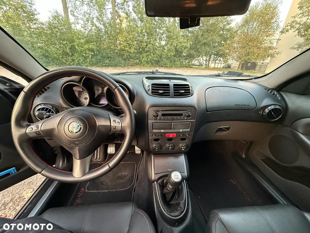 Alfa Romeo GT 1.9JTD 16V Distinctive - 8