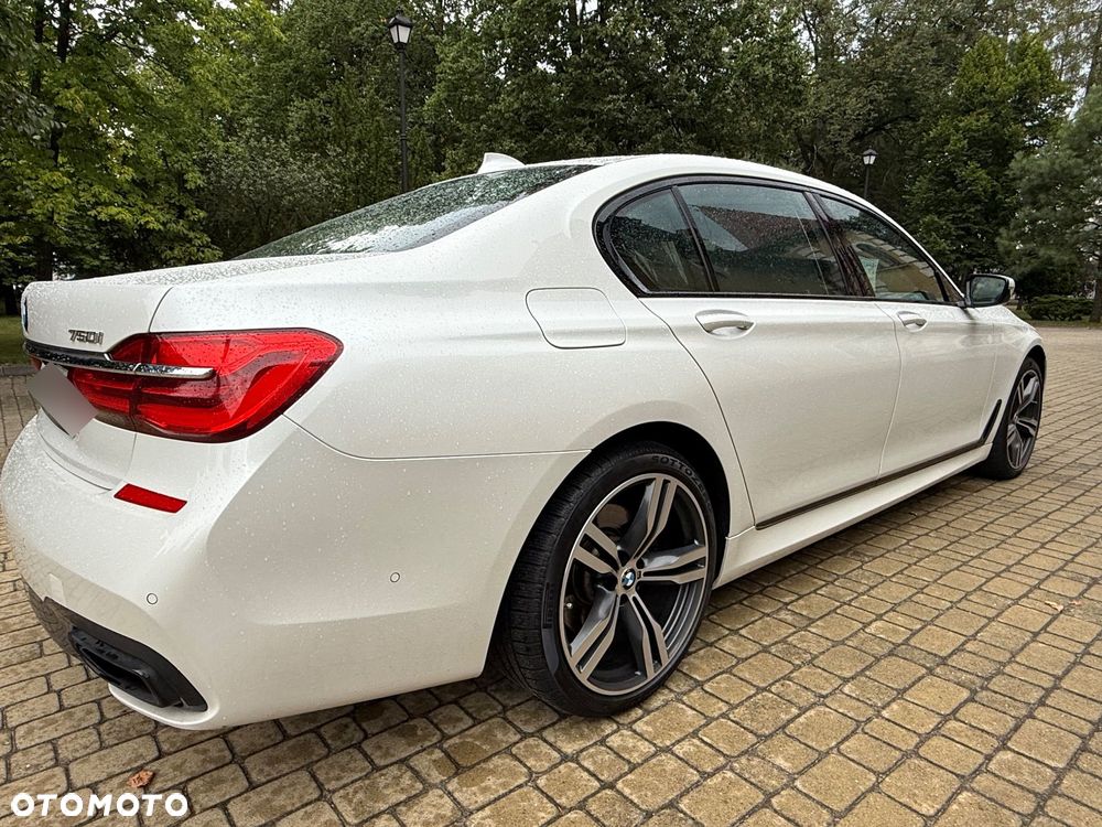 BMW Seria 7 750Li xDrive - 12
