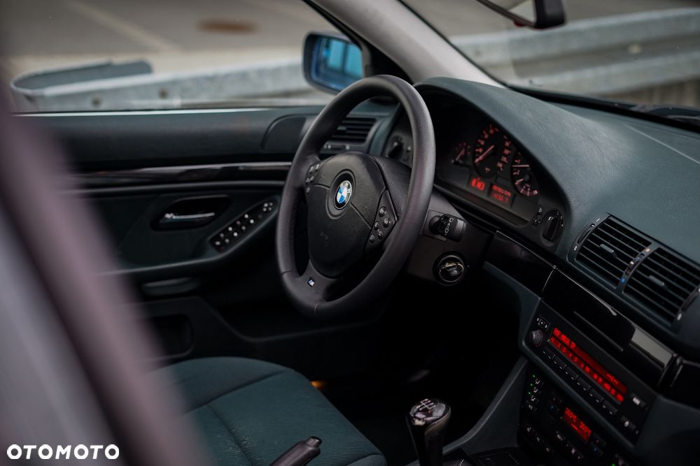 BMW Seria 5 525i - 23