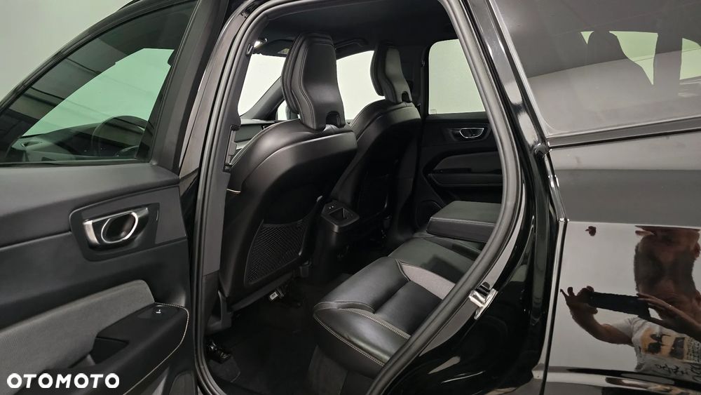 Volvo XC 60 B4 D Plus Dark - 6