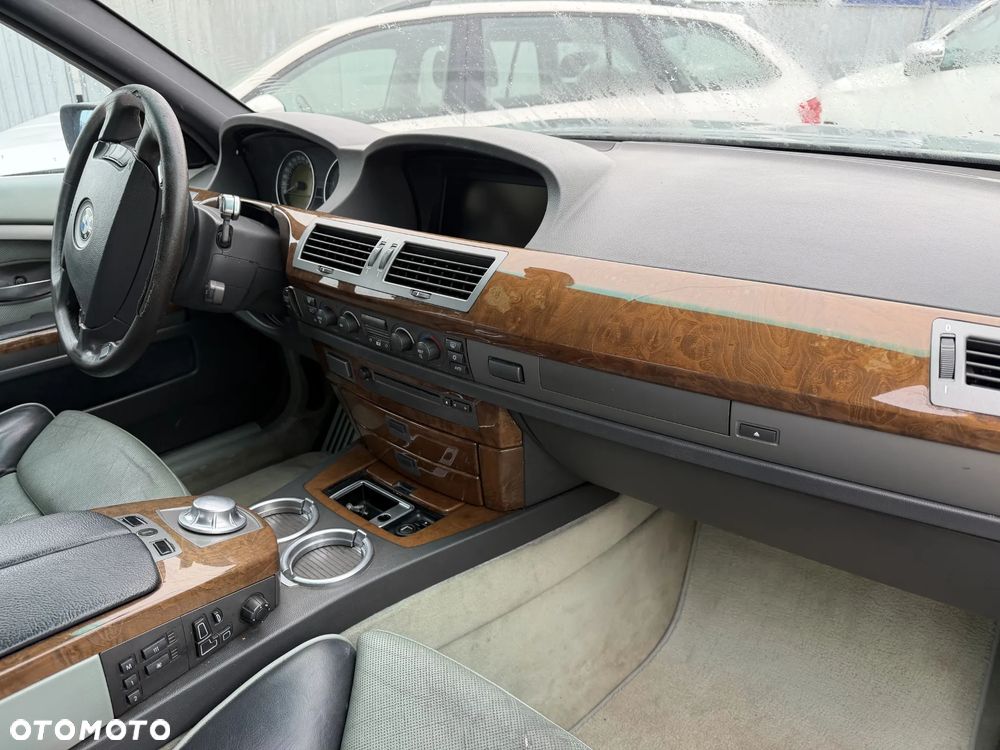 BMW Seria 7 745i - 15