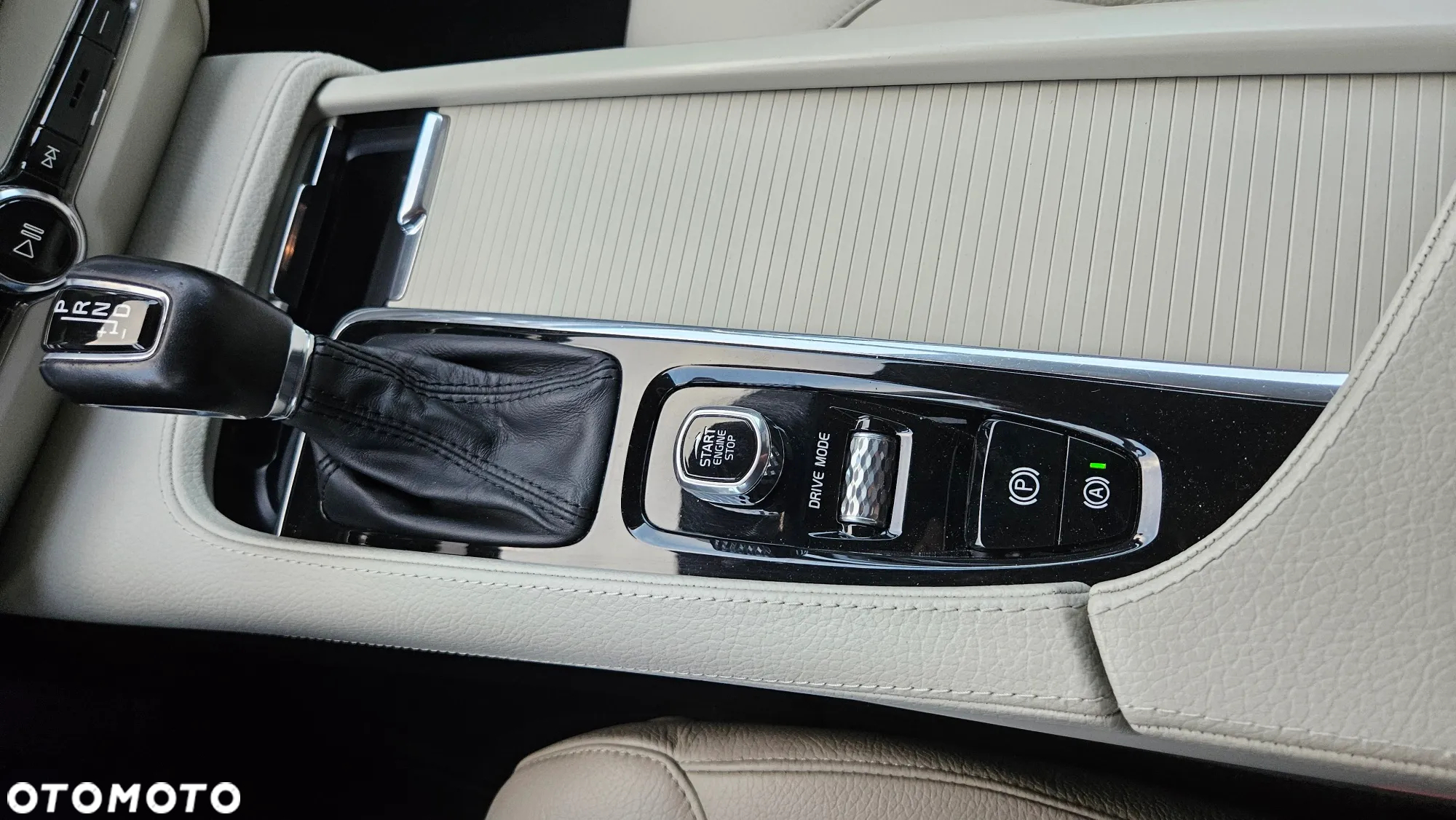 Volvo V90 D4 Momentum - 29