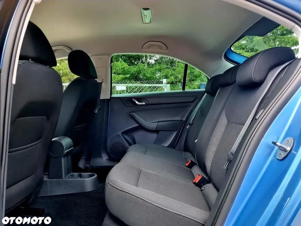 Skoda RAPID 1.2 TSI Ambition - 10