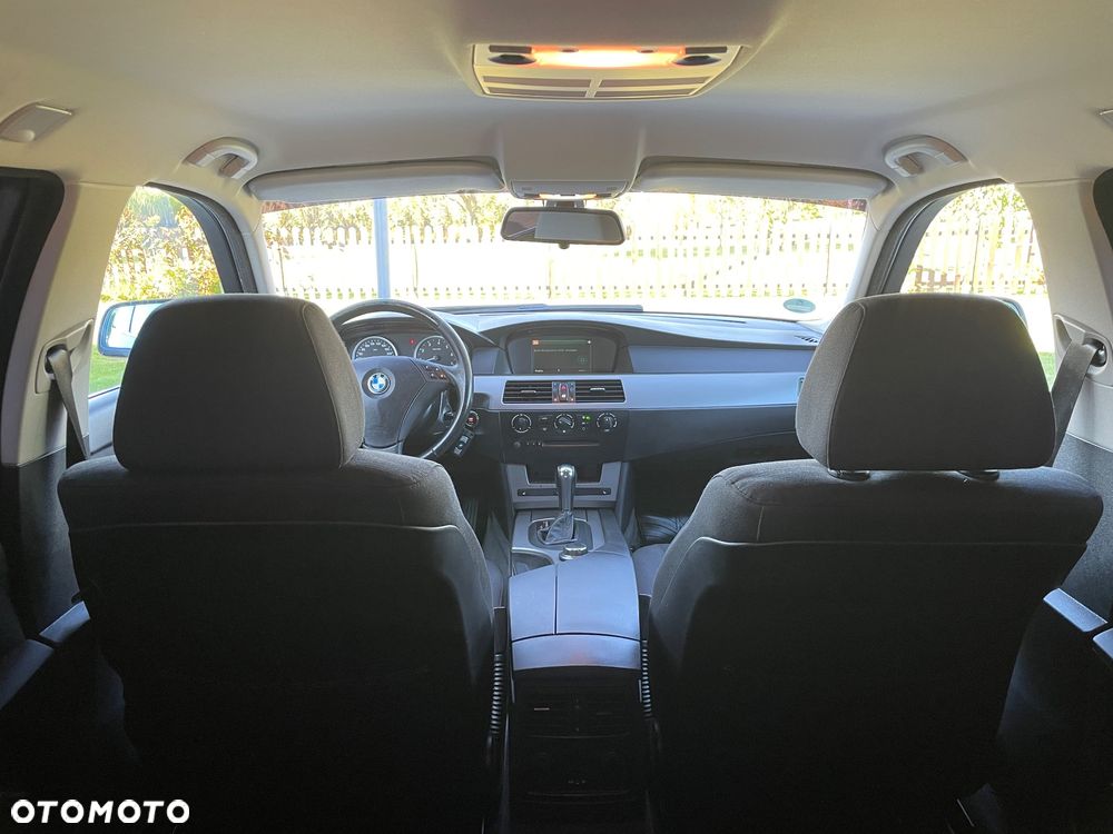 BMW Seria 5 525i Touring - 16