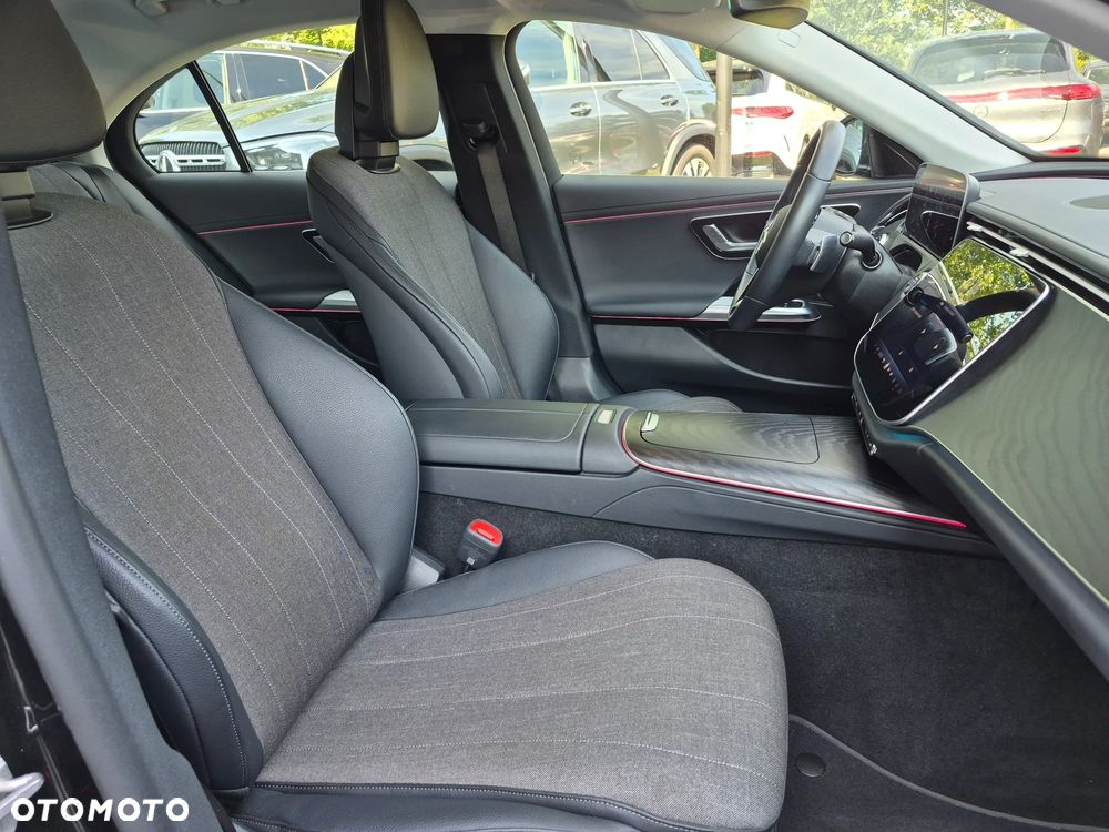 Mercedes-Benz Klasa E 200 4Matic 9G-TRONIC - 24