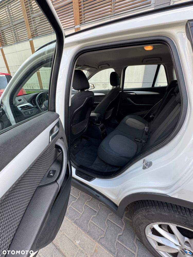 BMW X1 sDrive18i - 11