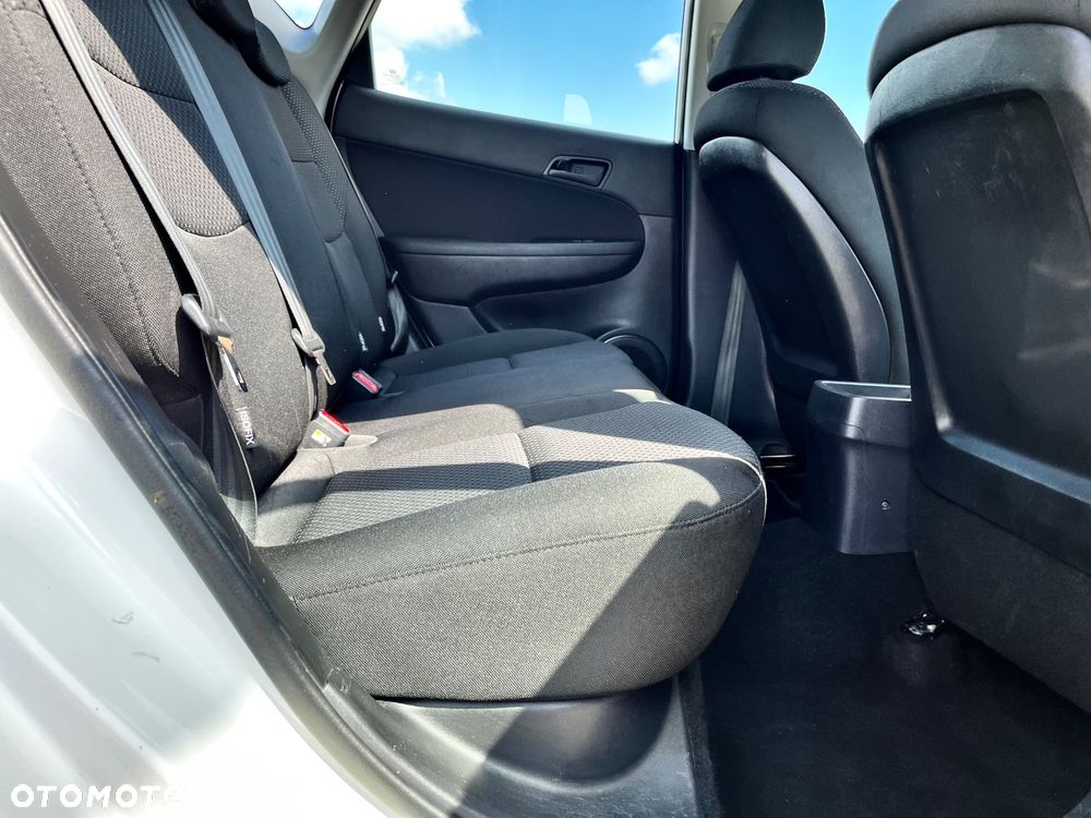 Hyundai i30 1.4 FIFA WM Edition - 12