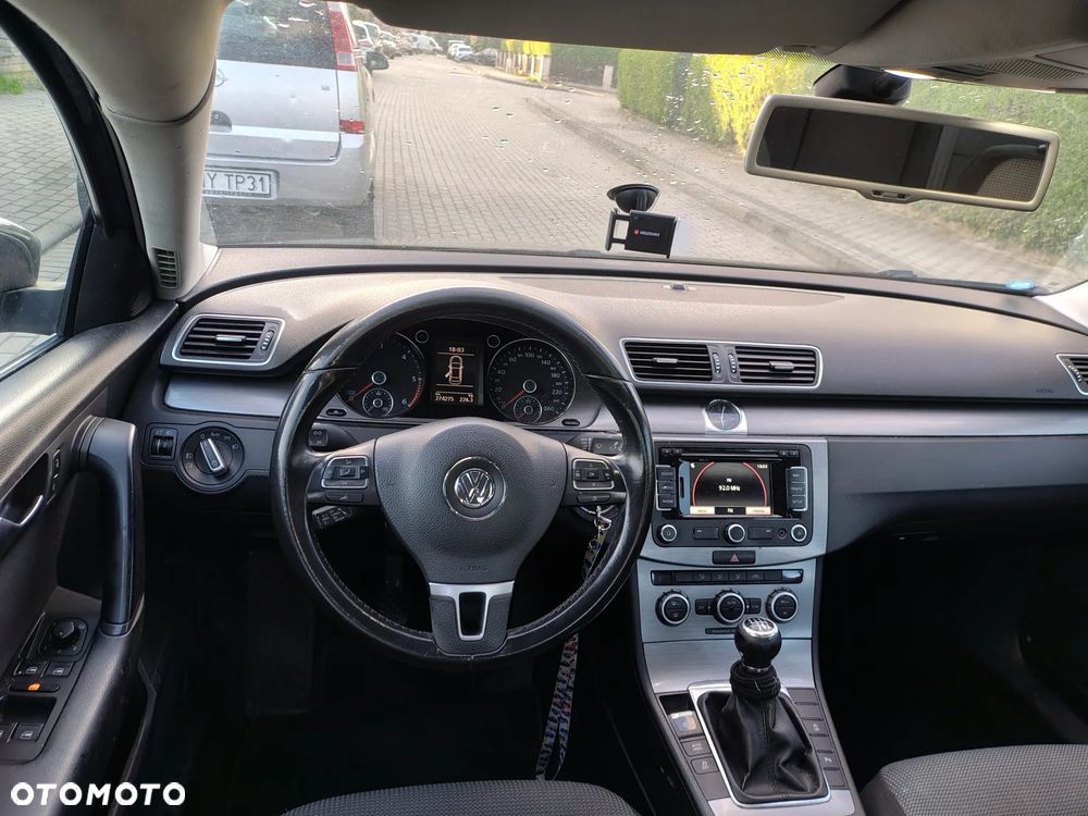 Volkswagen Passat - 11