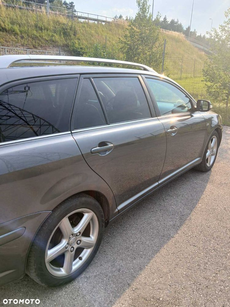 Toyota Avensis - 8