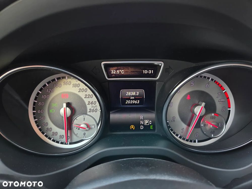 Mercedes-Benz GLA 200 7G-DCT Style - 29