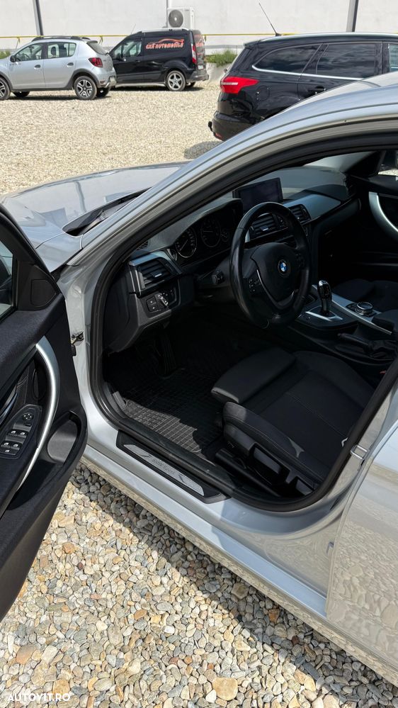 BMW Seria 3 320d Efficient Dynamic Edition Sport-Aut. - 11