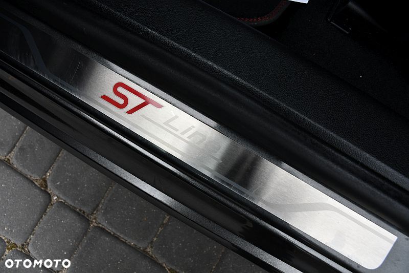 Ford Focus 1.5 EcoBlue Start-Stopp-System ST-LINE STYLE - 32